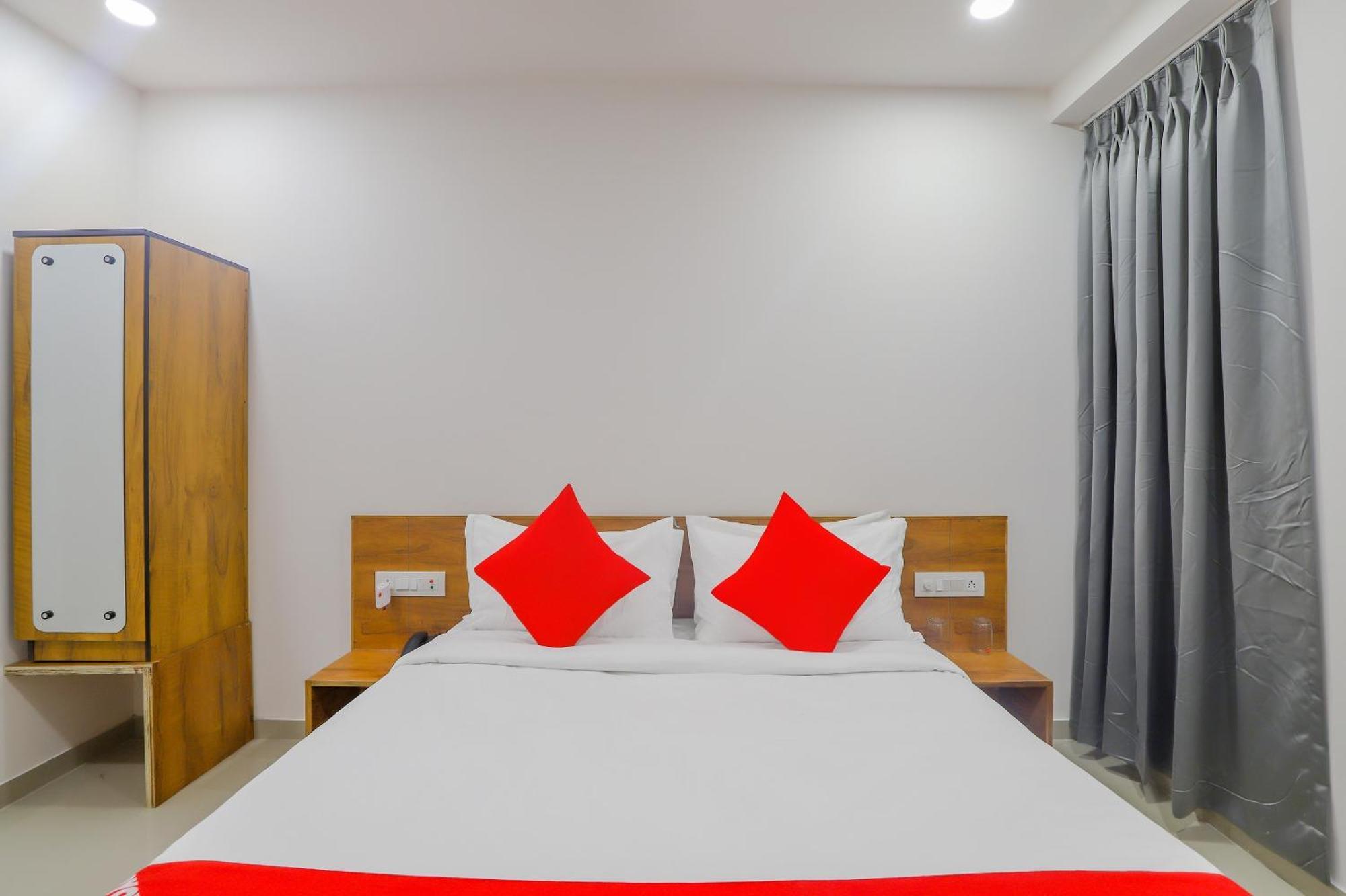 Hotel O Casa Marina Bhatha Bagian luar foto