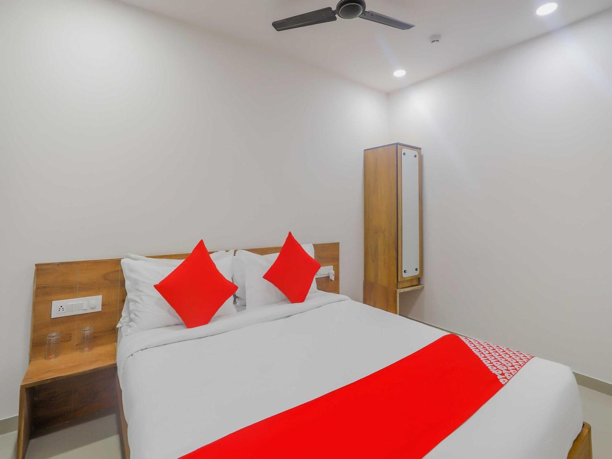 Hotel O Casa Marina Bhatha Bagian luar foto